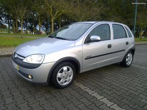 Opel Corsa  KM NOVO! Dezembro/02 - à venda -