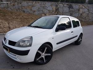 Renault Clio 1.5 dci com ac Maio/04 - à venda - Comerciais