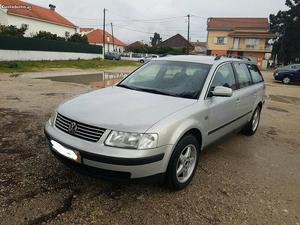 VW Passat 1.6 c/AC Março/00 - à venda - Ligeiros