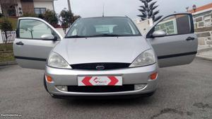 Ford Focus 1.8tddi Fevereiro/01 - à venda - Comerciais /