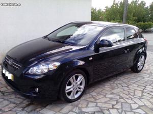 Kia Ceed 1.6 CRDI 115cv coupe Abril/08 - à venda - Ligeiros