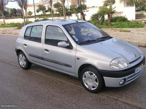 Renault Clio 1.2 Expression Junho/01 - à venda - Ligeiros