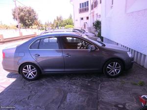 VW Jetta 1.9 TDI Bluemotion Abril/09 - à venda - Ligeiros