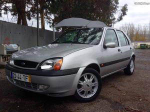 Ford Fiesta AC - km Março/02 - à venda - Ligeiros