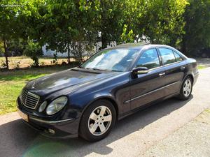 Mercedes-Benz E 270 CDI AVANTGARDE Setembro/04 - à venda -