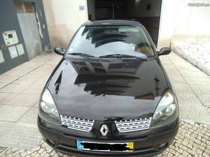 Renault Clio valvulas 75cvs Fevereiro/02 - à venda -