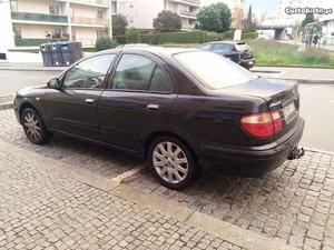 Nissan Almera 1.5i 16v Abril/02 - à venda - Ligeiros