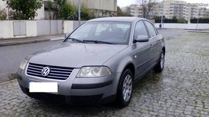 VW Passat 1.9 tdi 130 cvs Julho/02 - à venda - Ligeiros