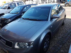 Audi A4 1,6 gasolina Julho/02 - à venda - Ligeiros