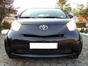 Toyota iQ 1.4 Julho/11 - à venda - Ligeiros Passageiros,