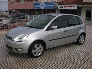 Ford Fiesta 1.25 X-Trend Junho/04 - à venda - Ligeiros