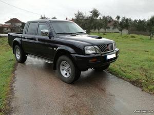 Mitsubishi L200 strakar 4x4 Setembro/03 - à venda -