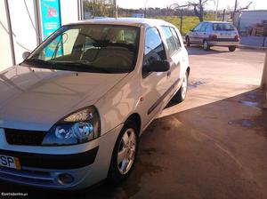 Renault Clio  em bom estado Novembro/01 - à venda -
