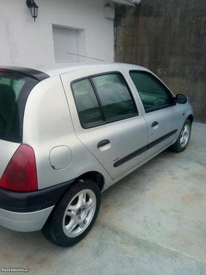 Renault Clio v Março/01 - à venda - Ligeiros