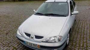 Renault Mégane v C kms Maio/01 - à venda -