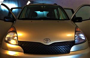 Toyota Yaris 1.3-VVT-I-90CV VERSO Dezembro/00 - à venda -