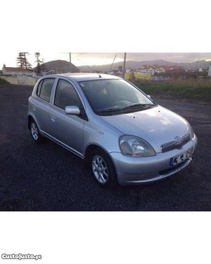 Toyota Yaris 2.0 vvt-i Setembro/01 - à venda - Ligeiros