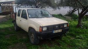 Nissan Pick Up 4x4 barata Fevereiro/92 - à venda - Pick-up/