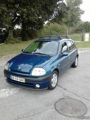 Renault Clio 1.9 d 5 lugares Dezembro/99 - à venda -