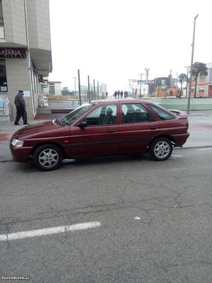 Ford Escort 1.3cl Dezembro/97 - à venda - Ligeiros