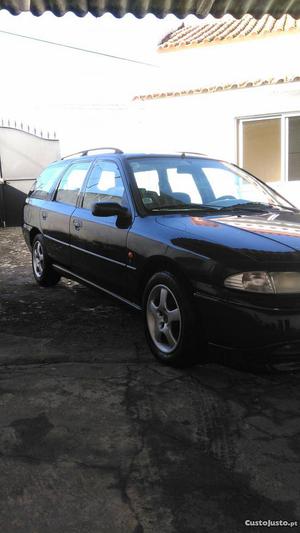 Ford Mondeo 1.8 TD Ghia Maio/95 - à venda - Ligeiros