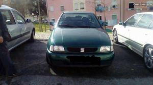 Seat Cordoba cinco portas Julho/98 - à venda - Ligeiros