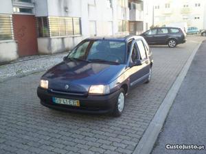 Renault Clio  Dezembro/95 - à venda - Ligeiros