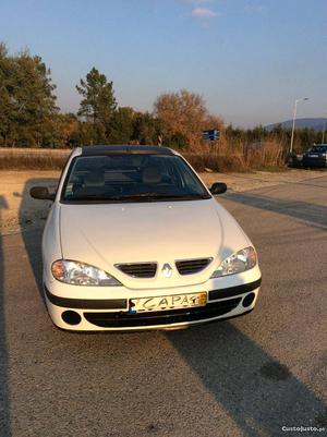 Renault Mégane 1.9D Dezembro/99 - à venda - Ligeiros