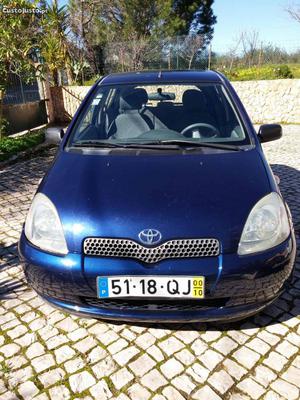 Toyota Yaris Lua Outubro/00 - à venda - Ligeiros