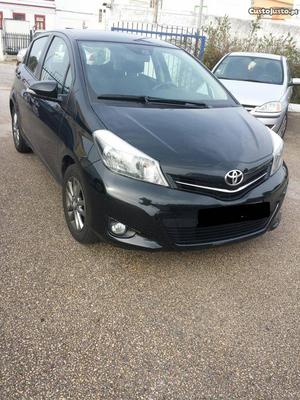 Toyota Yaris full extras Maio/14 - à venda - Ligeiros