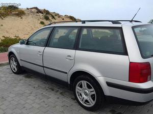 VW Passat cv Fevereiro/00 - à venda - Ligeiros