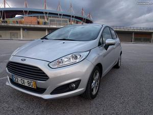 Ford Fiesta 1.5 TDCI Titanium Janeiro/14 - à venda -