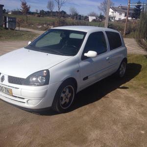 Renault Clio dci Maio/02 - à venda - Ligeiros Passageiros,