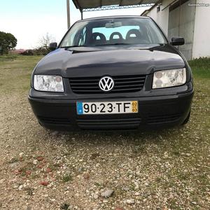 VW Bora 1.9 Tdi 130 cv Março/02 - à venda - Ligeiros