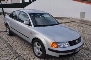 VW Passat 1.9 TDI 110cv Abril/97 - à venda - Ligeiros