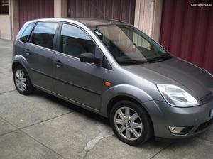 Ford Fiesta 1.4 Ghia C/ AC 5P Agosto/02 - à venda -