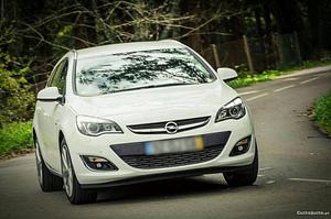 Opel Astra Sportstourer 1.6Cdti Setembro/15 - à venda -