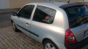 Renault Clio v gasolina Outubro/02 - à venda -