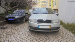 Skoda Fabia 1.4 mpi comfort Junho/02 - à venda - Ligeiros