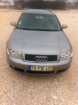 Audi A4 Avant Fevereiro/04 - à venda - Ligeiros