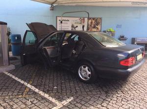 Mercedes-Benz E 220.. Janeiro/98 - à venda - Ligeiros