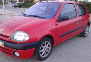 Renault Clio v,3-portas Julho/98 - à venda - Ligeiros