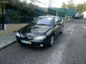 Renault Mégane coupé Dezembro/00 - à venda - Ligeiros