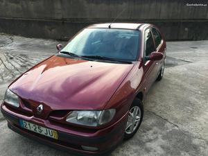 Renault Mégane 1.4 Março/98 - à venda - Ligeiros