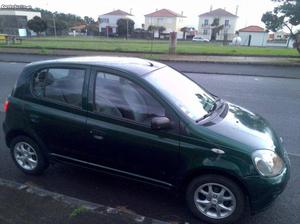 Toyota Yaris gasolina Janeiro/00 - à venda - Ligeiros
