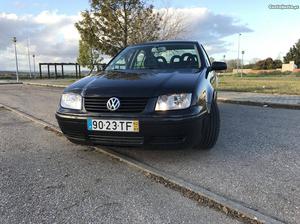 VW Bora Highline 130 cv Março/02 - à venda - Ligeiros