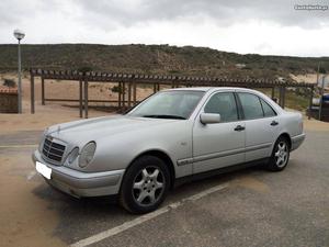 Mercedes-Benz E 220 classic a/c j,e 98 Novembro/98 - à