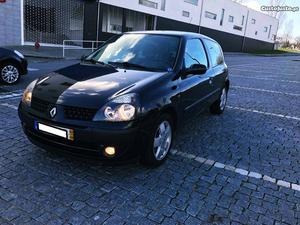 Renault Clio v A/C Setembro/02 - à venda - Ligeiros