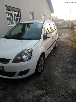 Ford Fiesta Maio/06 - à venda - Ligeiros Passageiros, Porto