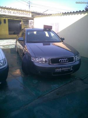 Audi A4 1.9 TDI Fevereiro/02 - à venda - Ligeiros